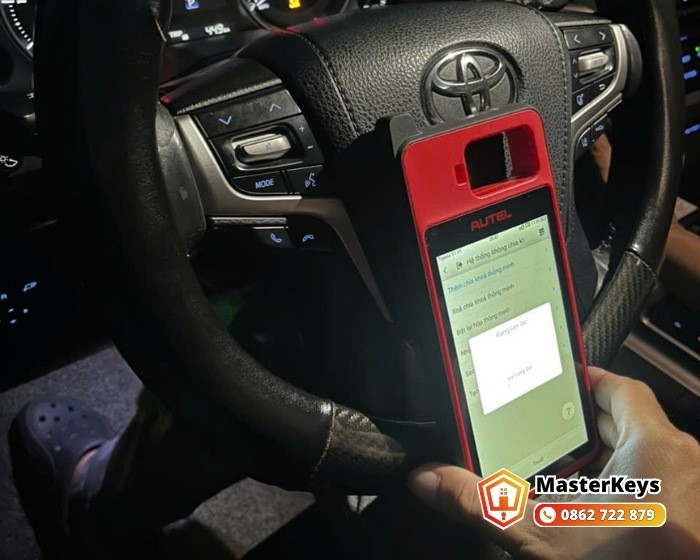 Lập trình smartkey Toyota tại hầm xe Vinhomes Central Park Landmark 81 Bình Thạnh