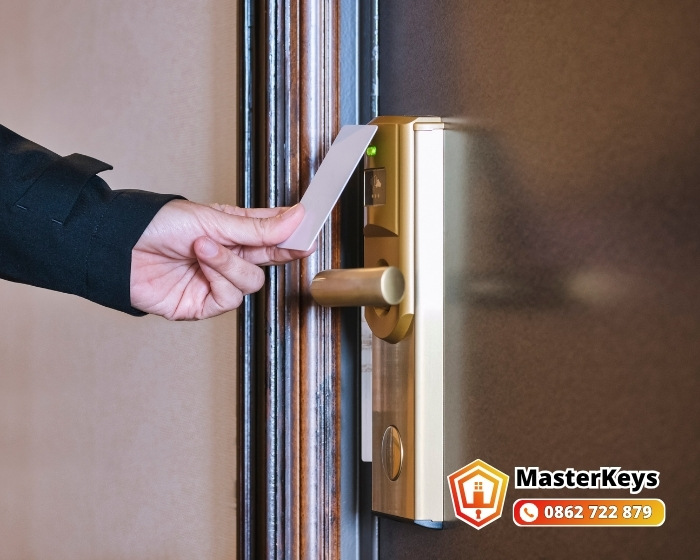 Sao chép thẻ từ thang máy Vinhomes Central Park và thẻ chấm công văn phòng khu Bình Thạnh