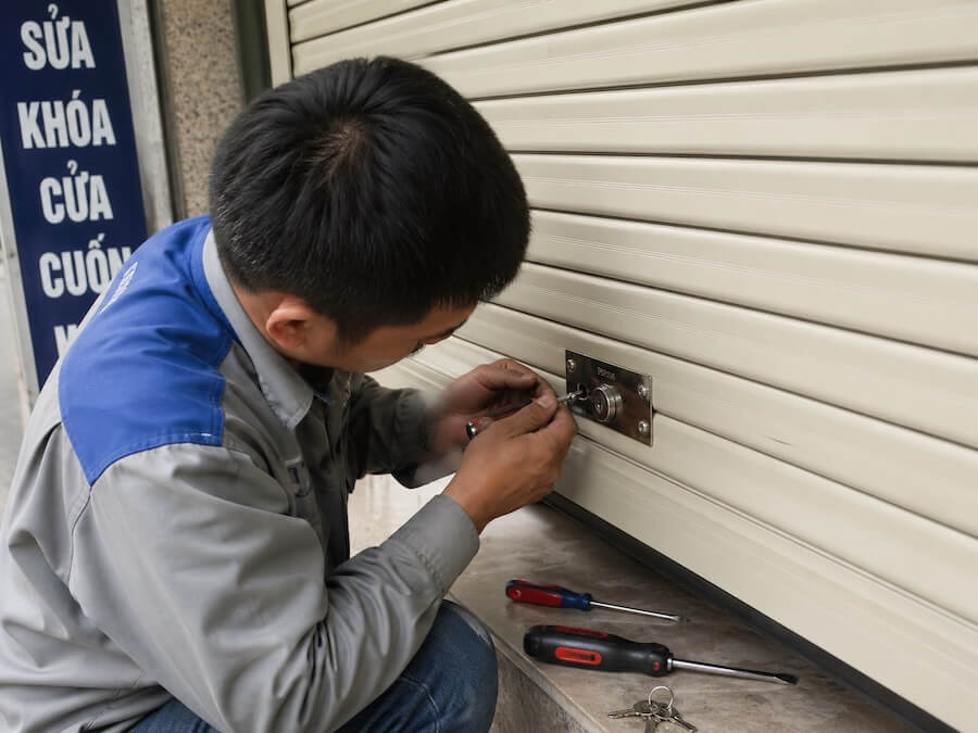 Sửa Khóa Cửa Cuốn – Thợ Sửa Tận Nơi 24/7 | MasterKeys