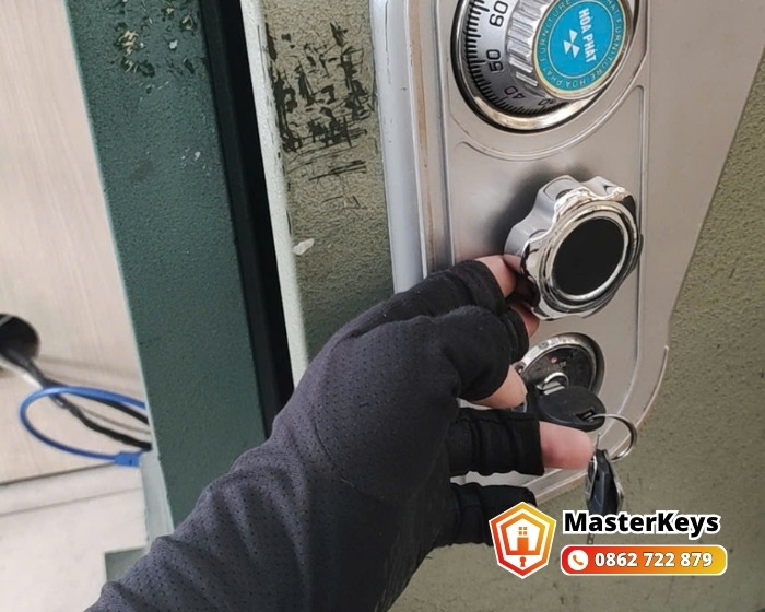 Mở két sắt điện tử quên mã tại khách sạn khu Hoàng Văn Thụ Tân Bình không phá két
