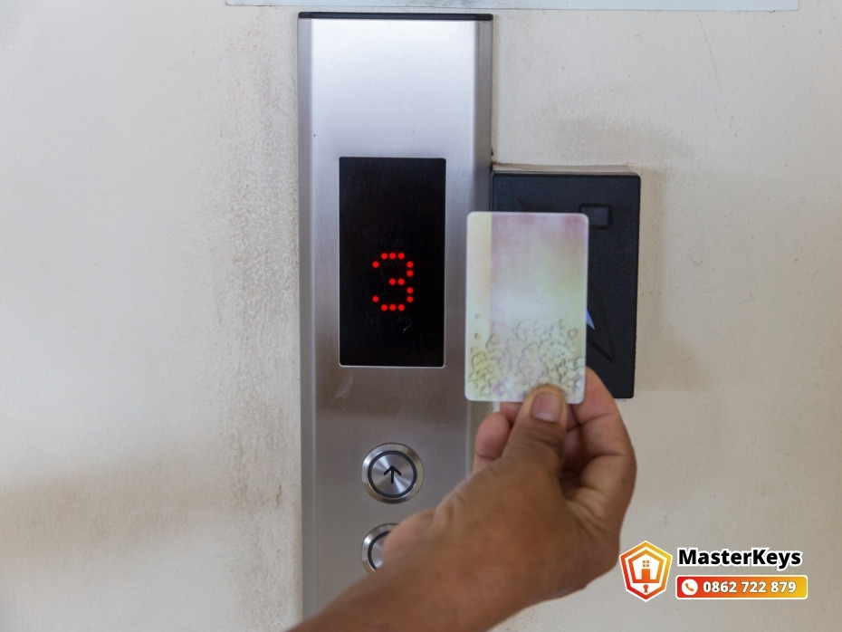 Sao chép thẻ MIFARE 1K thang máy Him Lam Kênh Tẻ và thẻ RFID chấm công KCX Tân Thuận