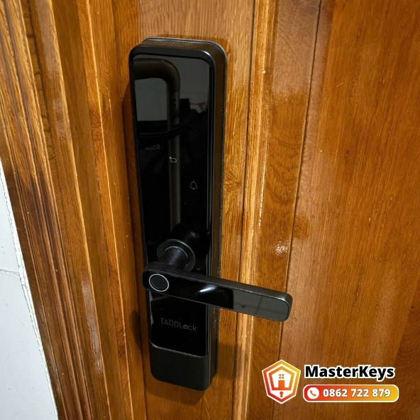 Lắp đặt khóa điện tử cửa chung cư khu The Pega Suite Quận 8
