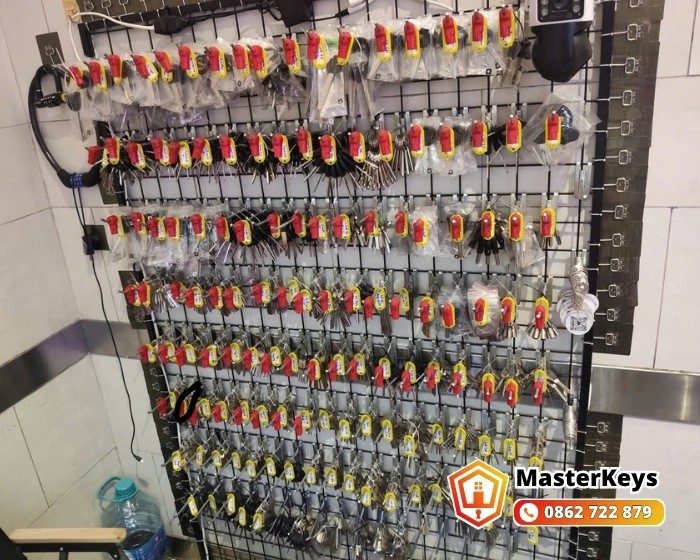 Dịch vụ Sửa khóa quận Tân Phú Nhanh chóng, 15p Có Mặt | MasterKeys