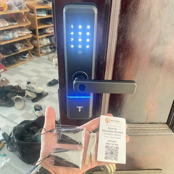 Dịch vụ Thay khóa cửa gỗ tại nhà | Giá Tốt | Hỗ trợ 24/7