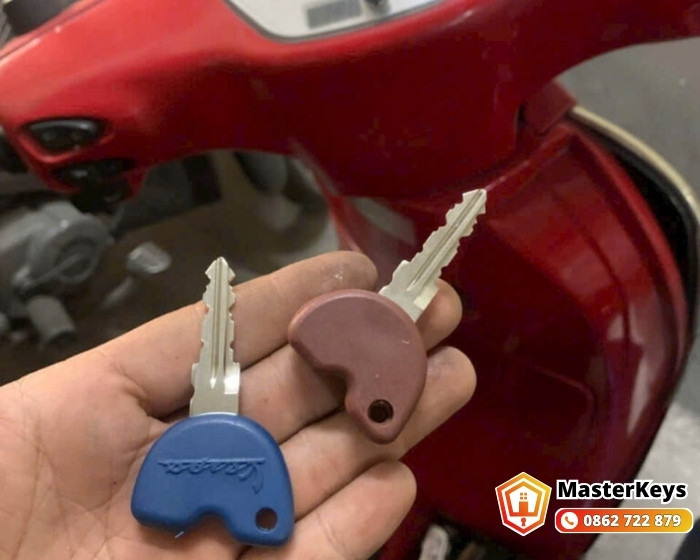 Làm Chìa Khóa Xe Máy | Thợ Đến Tận Nơi 15P | Bảo Hành Rõ Ràng