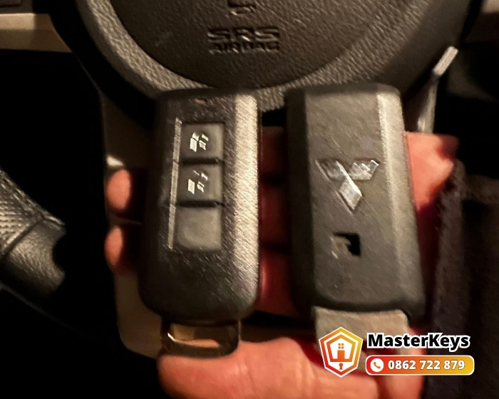 Thợ MasterKeys lập trình smartkey ô tô tại bãi đỗ xe khu căn hộ Long Thành Đồng Nai