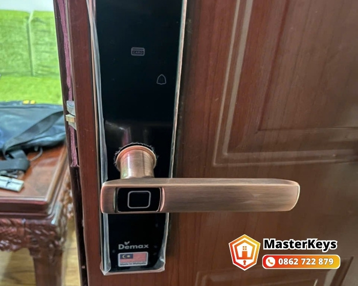 Bảo trì định kỳ hệ thống khóa cửa tòa nhà văn phòng hạng B trục Nguyễn Văn Trỗi Phú Nhuận