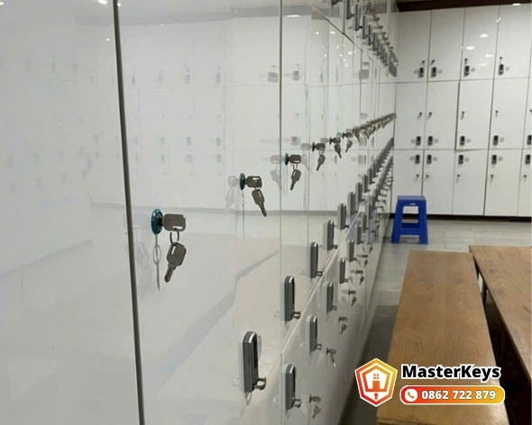 Thi công hệ thống khóa tủ cho doanh nghiệp dịch vụ tại Quận 1