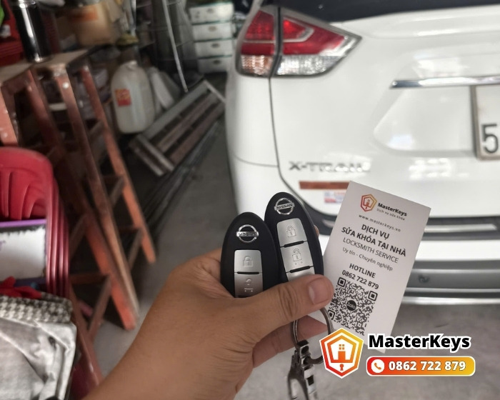 Thợ MasterKeys làm chìa khóa ô tô tại Quận 12