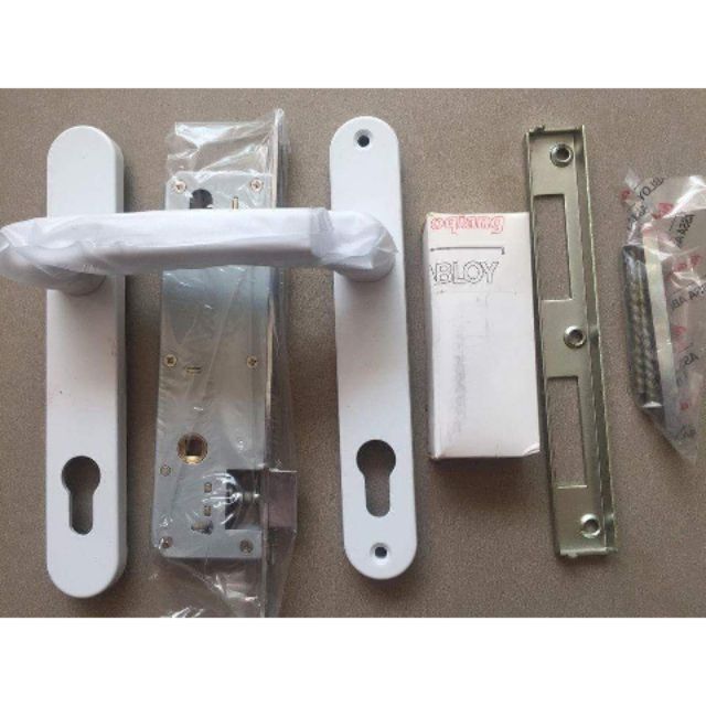 Sửa khoá cửa nhựa lõi thép