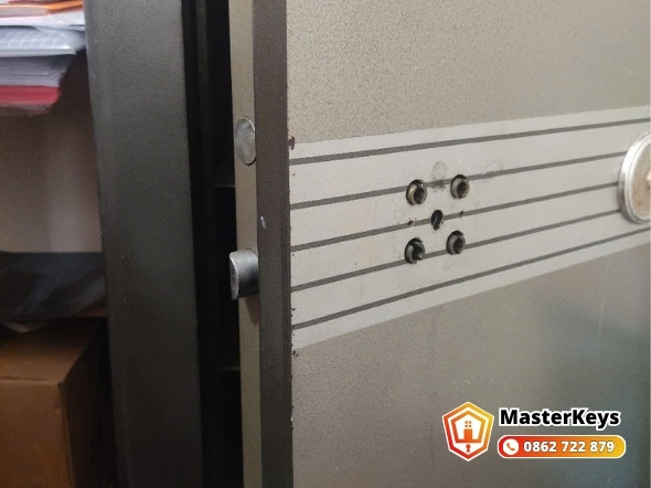 Mở két sắt điện tử quên mã tại văn phòng NGO khu Lê Duẩn Quận 3