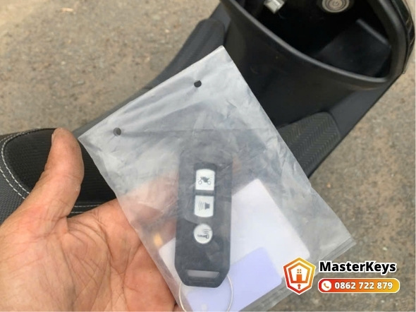 Thợ MasterKeys sửa khóa từ xe máy bị lỗi tại khu vực Ga Sài Gòn Quận 3