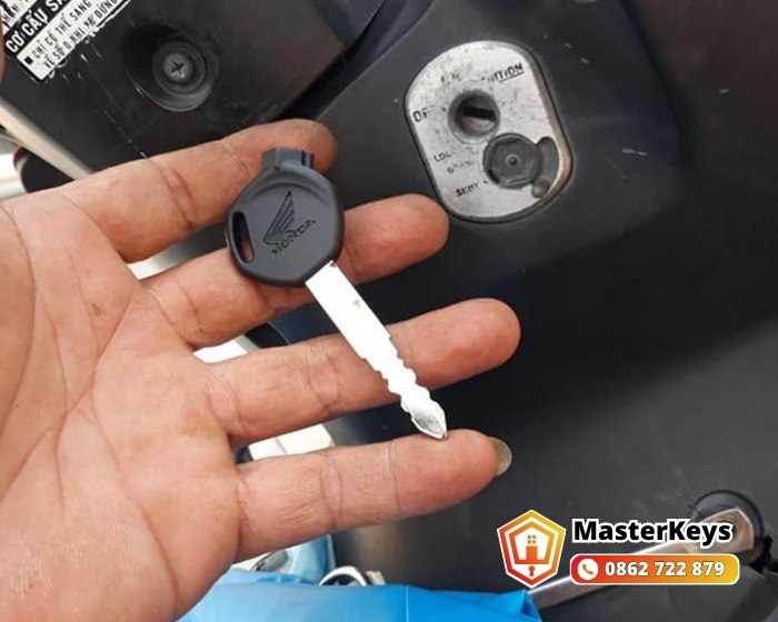 Cách Mở Nắp Khóa Từ Xe Máy Honda (Wave, Future, Blade, Vision Cũ)