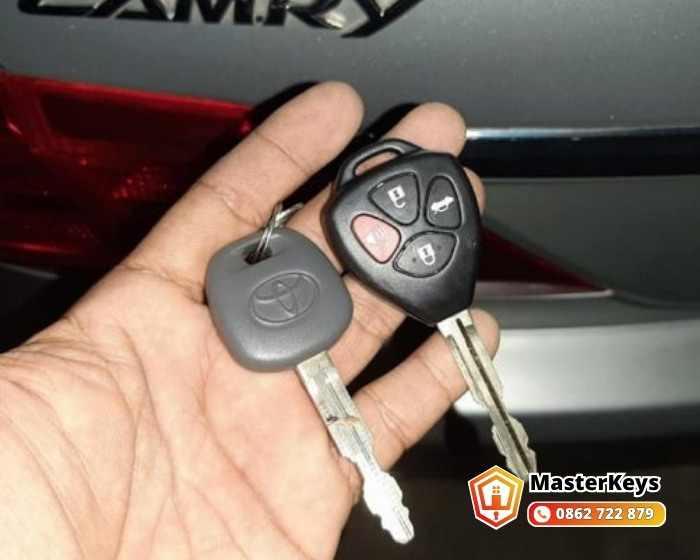 Sửa Remote Và Smartkey Toyota Camry Bị Hỏng Phải Làm Sao?