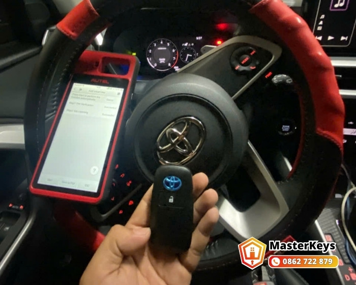 Quy Trình Làm Chìa Khóa Xe Innova Tại Chỗ
