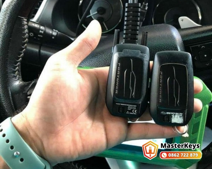 Các Loại Chìa Khóa Toyota Fortuner Theo Đời Xe