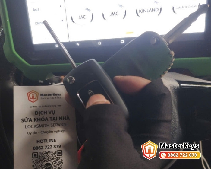 Quy Trình Làm Chìa Khóa Xe Toyota Fortuner Tại MasterKeys