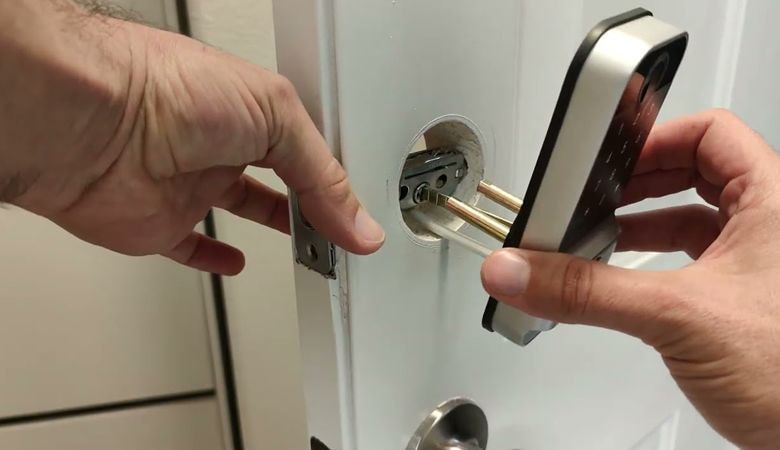 lắp đặt khóa vân tay lắp đặt khóa vân tay