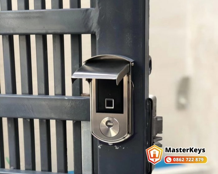 5 Tiêu Chí Chọn Khóa Vân Tay Phù Hợp Cho Cổng Sắt