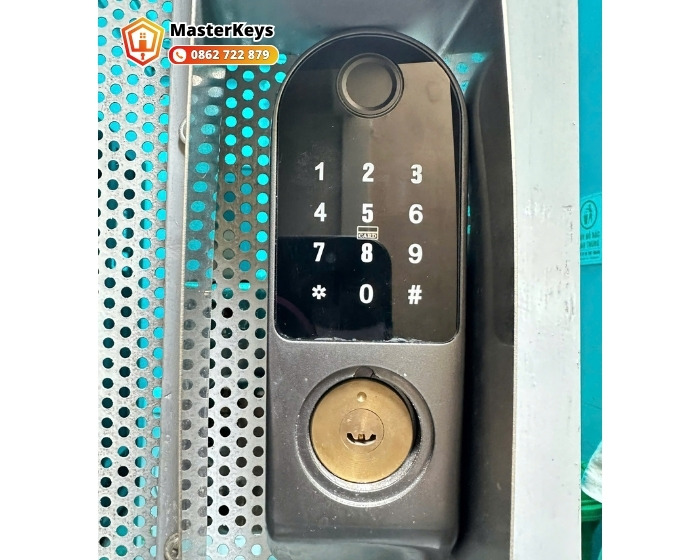 Cổng Sắt Có Lắp Được Khóa Vân Tay Không?