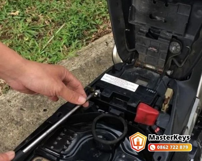 Dấu hiệu nhận biết xe máy hết bình ắc quy
