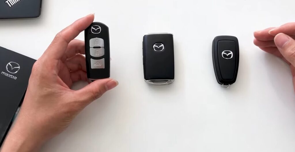 Cách thay pin chìa khóa xe Mazda 2, 3, 6, CX-5, CX-8, BT-50 đơn giản tại nhà