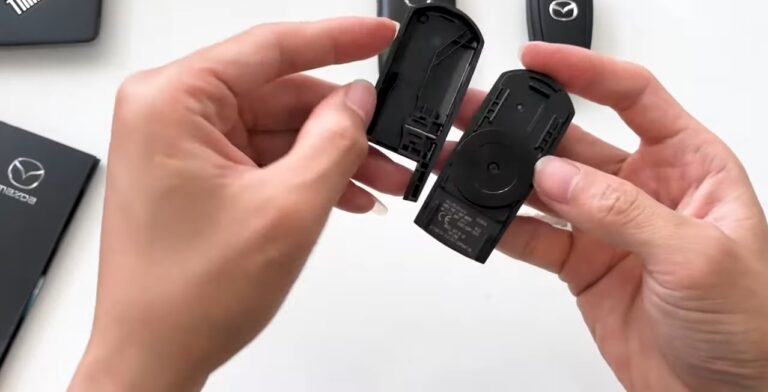 Cách thay pin chìa khóa xe Mazda 2, 3, 6, CX-5, CX-8, BT-50 đơn giản tại nhà