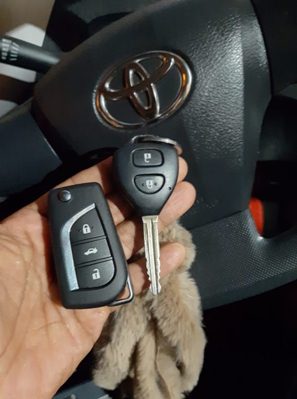 Cách Thay Pin Chìa Khóa Xe Vios Ai Cũng Làm Được