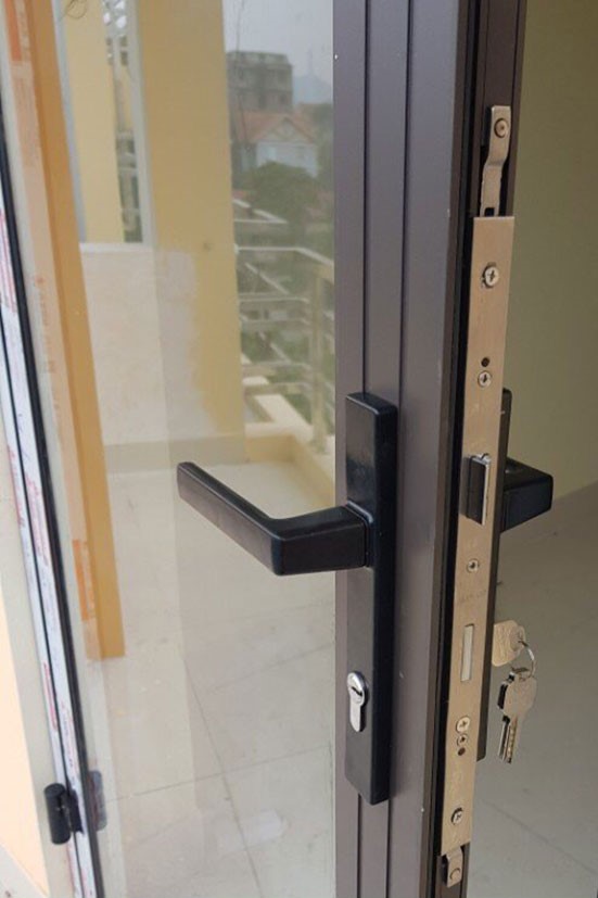 cách lắp ổ khóa cửa nhôm cách lắp ổ khóa cửa nhôm