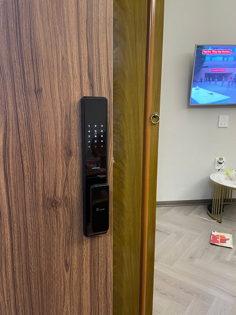 Khóa cửa vân tay có an toàn không? Sự thật và những điều bạn cần biết