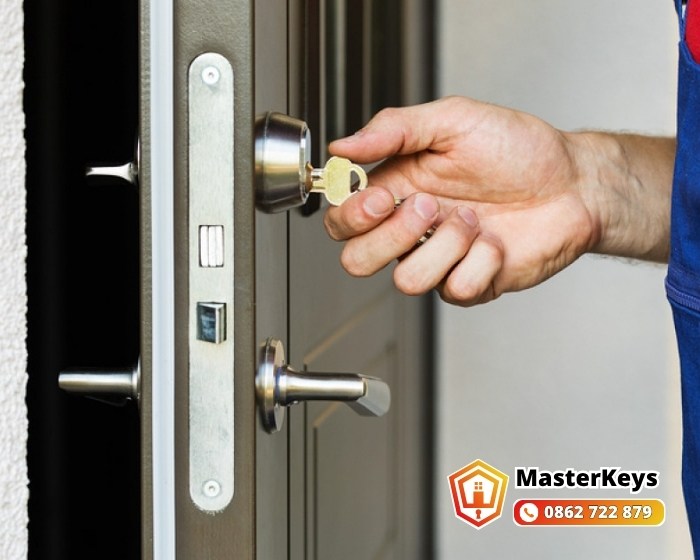 Vì Sao Khóa Cửa Bị Kẹt? 6 Nguyên Nhân Thường Gặp