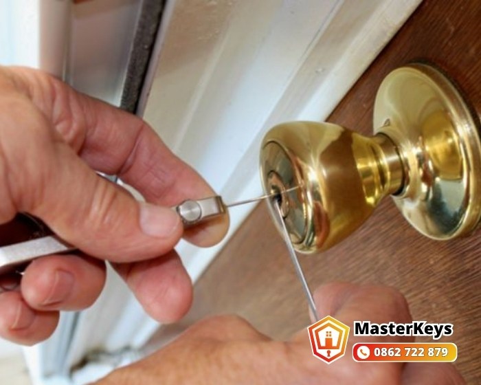Cách Xử Lý Khóa Cửa Bị Kẹt Theo Từng Loại Khóa