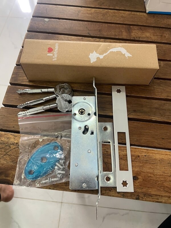 Bộ khóa cửa và chìa MasterKeys thay mới cho khách hàng