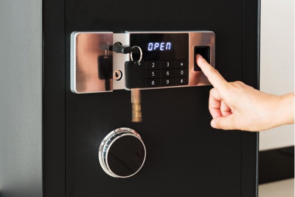 Cách Phá Két Sắt: 5 Bí Mật Chuyên Gia Không Muốn Bạn Biết