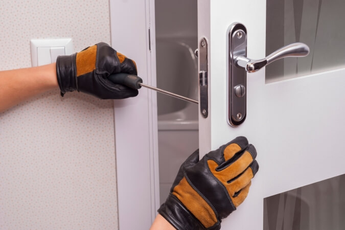 Cách Tháo Lắp Khóa Cửa Tay Gạt | Hướng Dẫn Từ A-Z Cho Người Mới Bắt Đầu