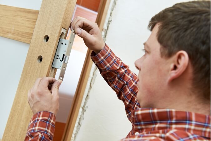 Cách Tháo Lắp Khóa Cửa Tay Gạt | Hướng Dẫn Từ A-Z Cho Người Mới Bắt Đầu