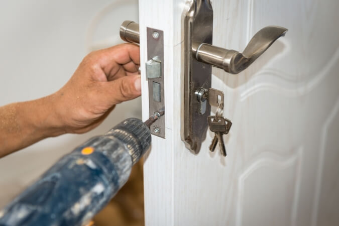 Cách Tháo Lắp Khóa Cửa Tay Gạt | Hướng Dẫn Từ A-Z Cho Người Mới Bắt Đầu