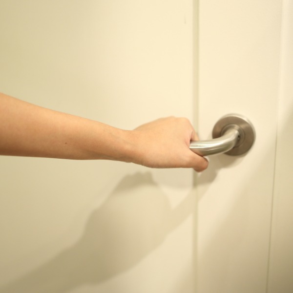 Cách Xử Lý Cửa Bị Khóa Trái Nhanh Chóng & An Toàn