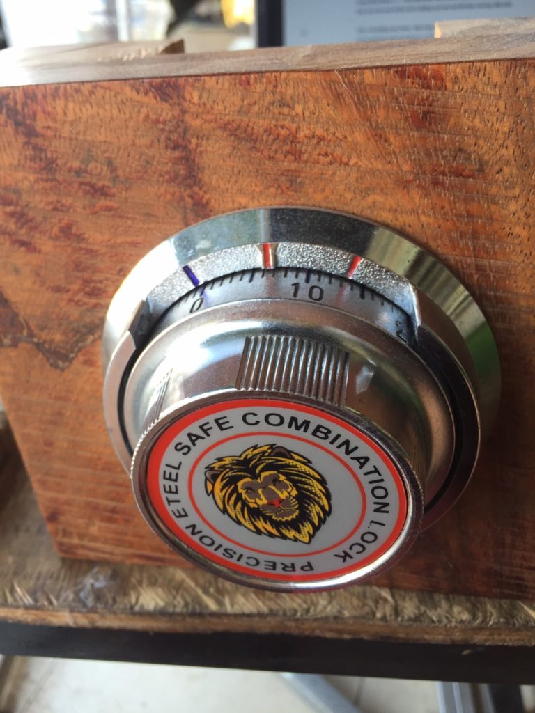 Hướng Dẫn Cách Mở Két Sắt 1 Mã Số Dành Cho Người Mới Bắt Đầu Hướng Dẫn Cách Mở Két Sắt 1 Mã Số Dành Cho Người Mới Bắt Đầu