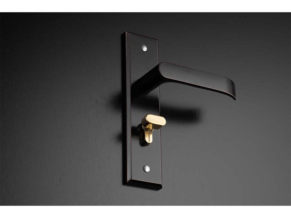 Khóa Cửa Huy Hoàng Có Tốt Không? Nên Xem Trước Khi Quyết Định Mua