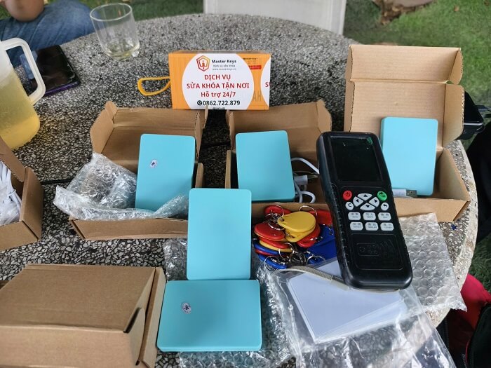Thẻ từ chống sao chép là gì? So sánh các giải pháp thẻ từ