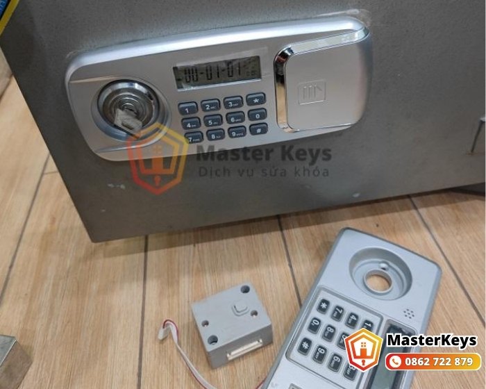 Khi Nào Cần Gọi Thợ Chuyên Két Sắt Thay Vì Tự Mở?