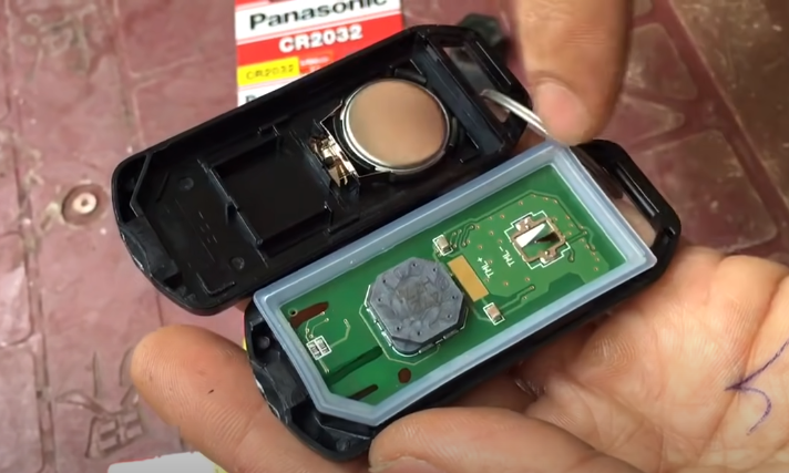 Smartkey Vision Hết Pin: Hướng Dẫn Xử Lý Khẩn Cấp Và Thay Pin Từ A-Z