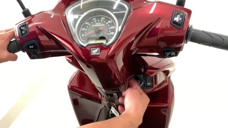 Ổ Khóa Xe Vision Bị Kẹt | Cách Xử Lý Dứt Điểm (Cả Smartkey & Khóa Cơ)