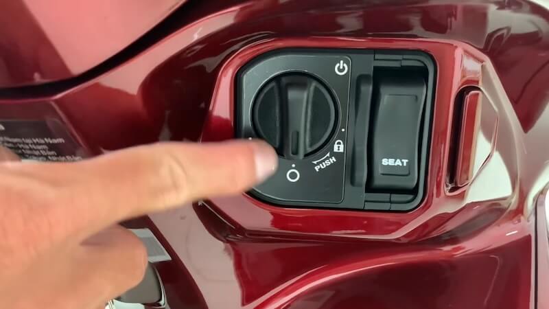 Ổ Khóa Xe Vision Bị Kẹt | Cách Xử Lý Dứt Điểm (Cả Smartkey & Khóa Cơ)