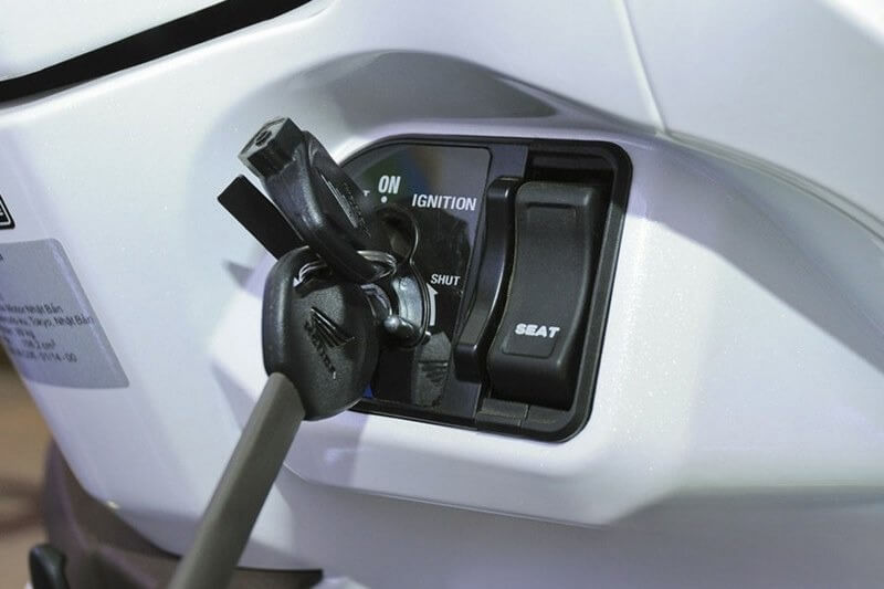 Ổ Khóa Xe Vision Bị Kẹt | Cách Xử Lý Dứt Điểm (Cả Smartkey & Khóa Cơ)