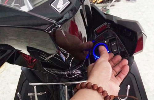 Cách Mở Cốp Xe AB Khi Mất Chìa, Hết Bình