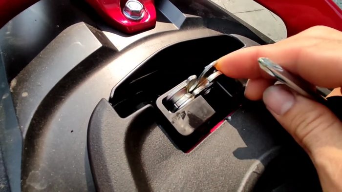 Cốp Xe Vision Không Đóng Được: 7 Nguyên Nhân & Cách Sửa Nhanh