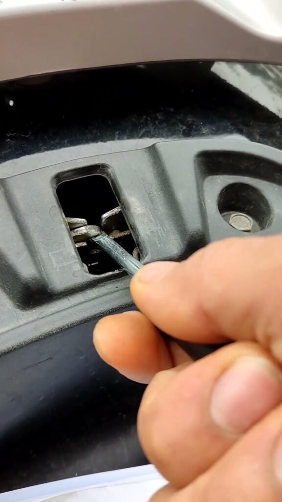 Cách Mở Cốp Xe AB Mọi Đời Nhanh Chóng Và An Toàn Nhất