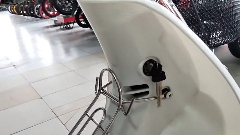 Cách Khoá Cổ Xe Cub 50 Và Xử Lý Mọi Sự Cố Kẹt Khoá